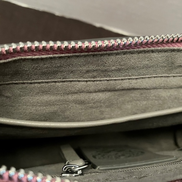 Vince Camuto Leather Crossbody BAG - Picture 9 of 12